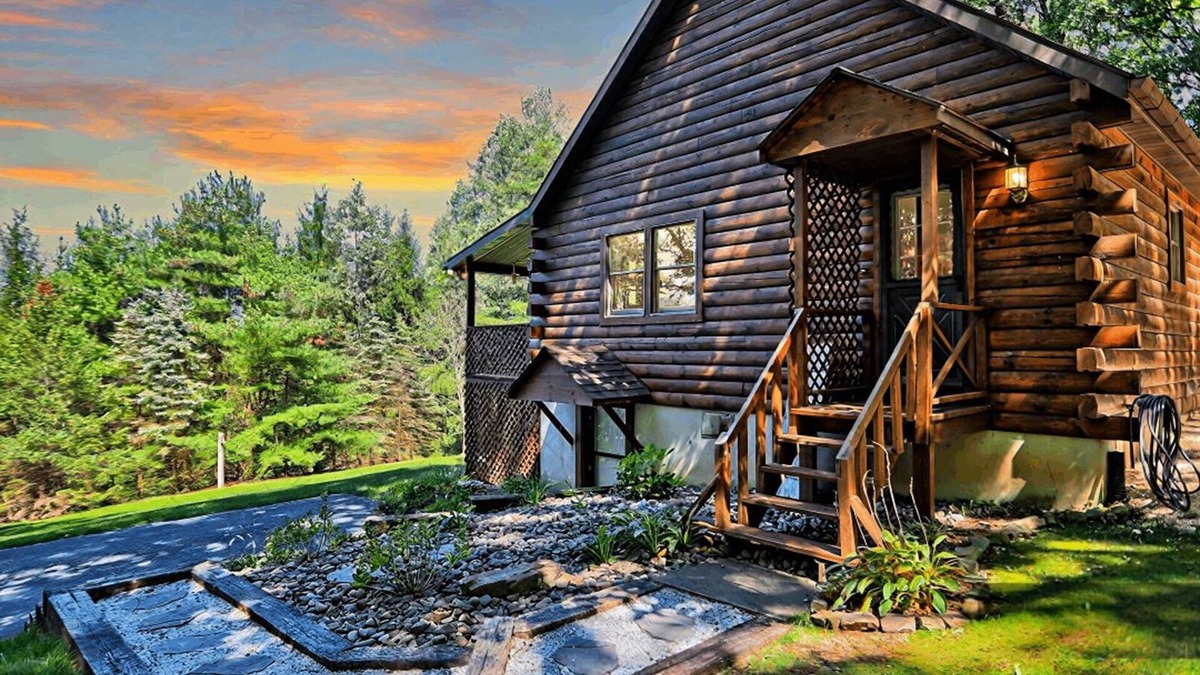 Elliottsburg Cabin | Pine View Cottage - Cozy and Secluded - 3 bedroom