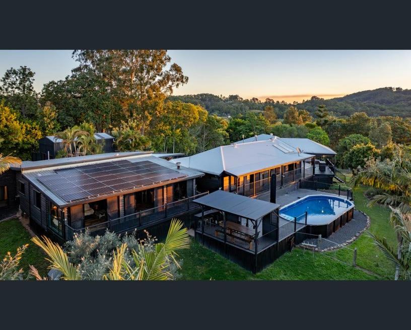 Cooran House | Pineapple place