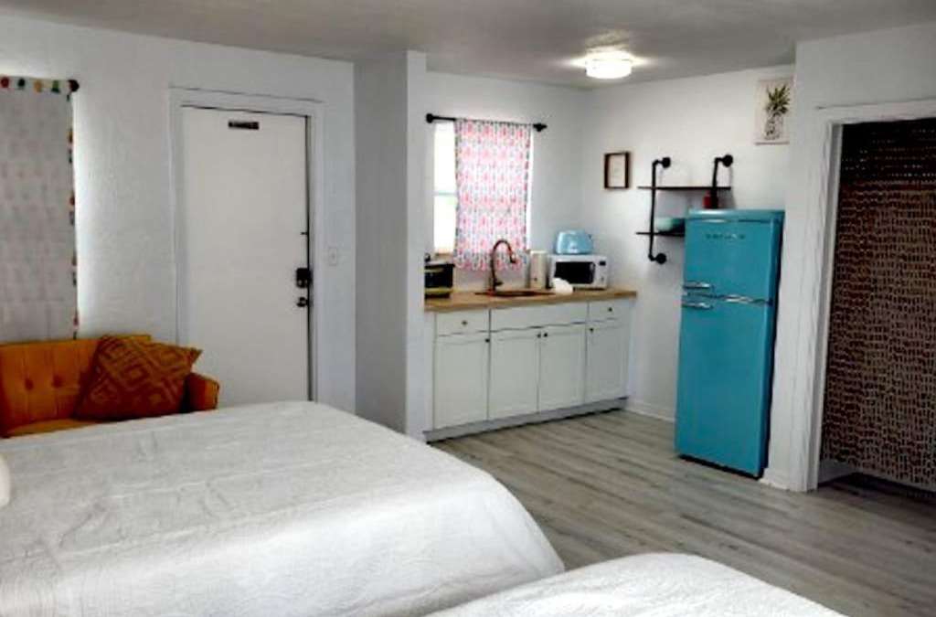 Bridgeport Heights Apartment | Pineapple Shores Inn Unit 1