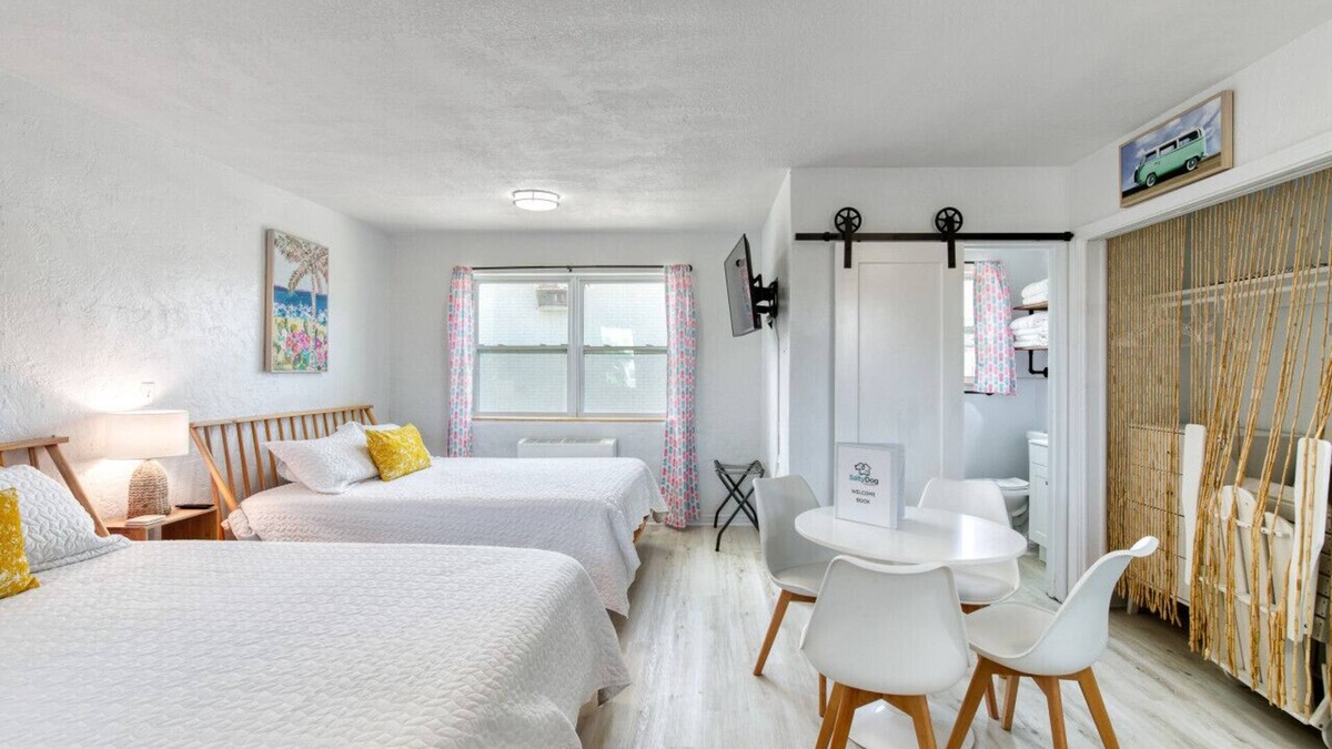 Bridgeport Heights Hotel | Pineapple Shores Retro Inn 2