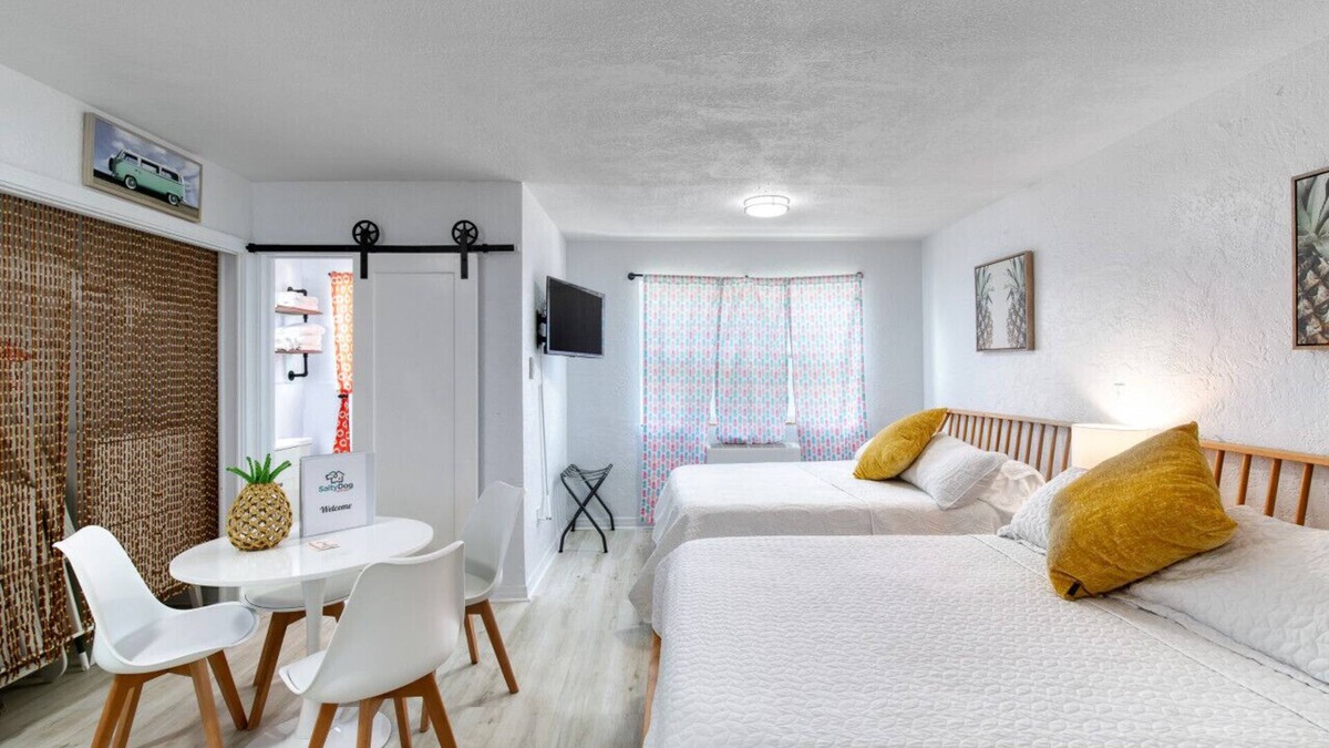 Bridgeport Heights Hotel | Pineapple Shores Inn Unit 1