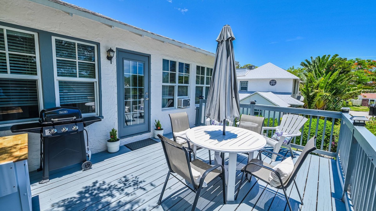 Old Northwood Apartment | Pineapple Upper Deck Guesthouse Near Beaches/Shopping/Dining, Ballparks&Downtwn!