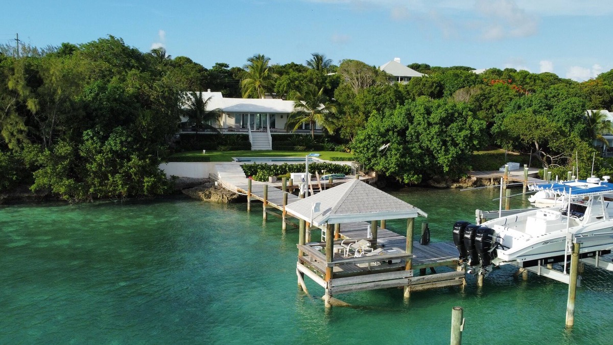 Dunmore Town House | Pineapple Wine - Harbour Front