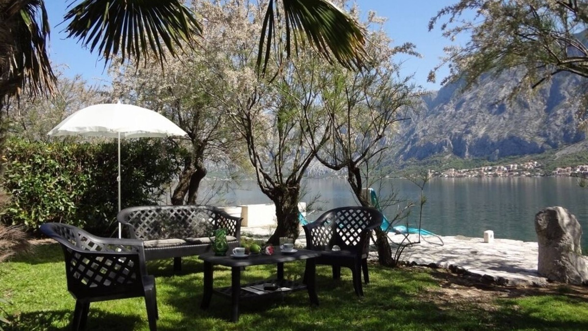 Prcanj Apartment | Pinebreeze Vacation Apartment