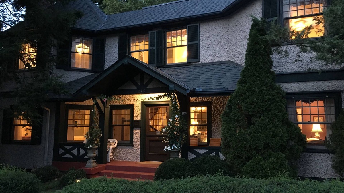 Historic Montford Bed & Breakfast | Pinecrest Bed & Breakfast