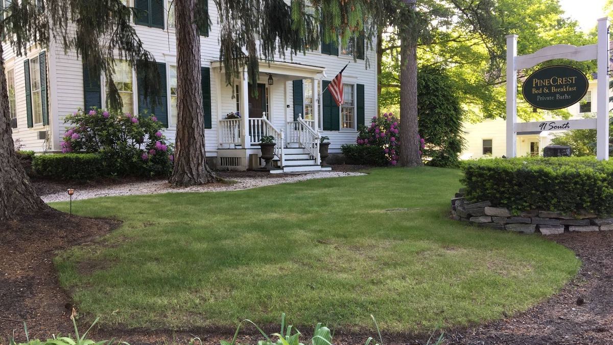 Gorham Bed & Breakfast | PineCrest Inn
