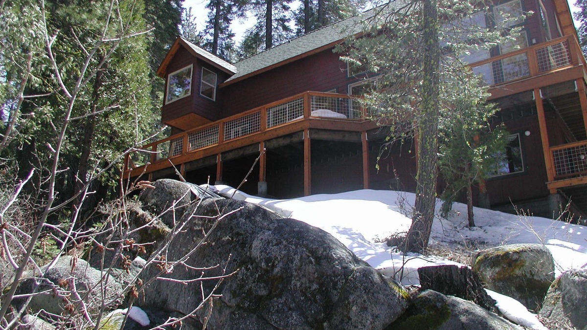 Strawberry Cabin | Pinecrestarearentals #21 on the river!
