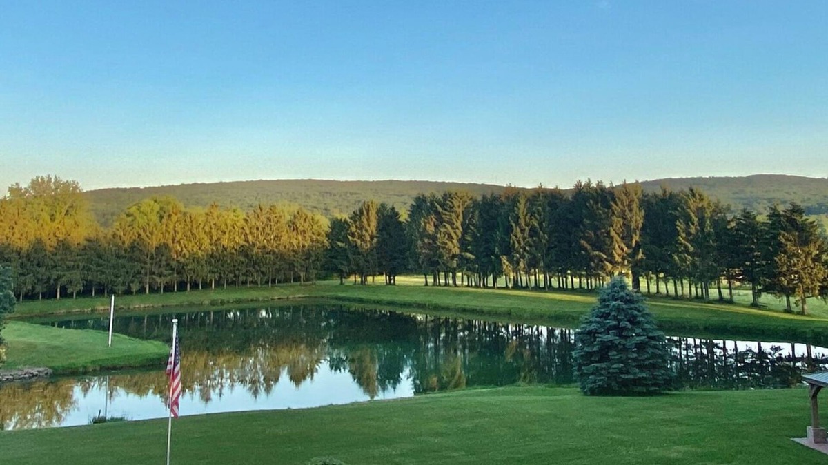 Baraboo Resort | Pinehaven Room near Devils lake and Wisconsin Dells