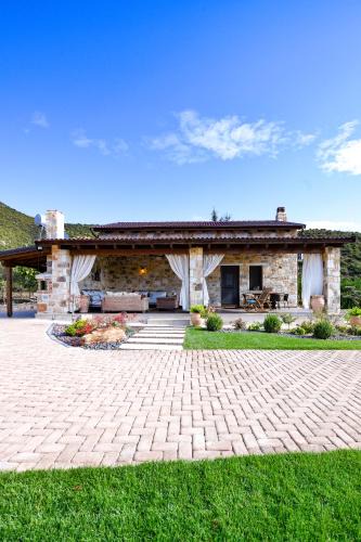 Pangaio Villa | Pinelia Home