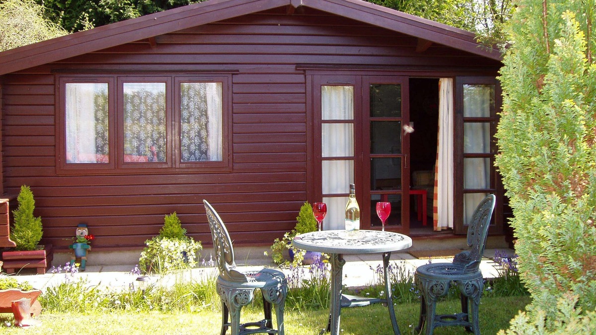 Pontyclun Cabin | 'PINELODGE', LLWYNAU FARM, LLANTRISANT - 12 MILES FROM CARDIFF. CF72 8LP. RCT.