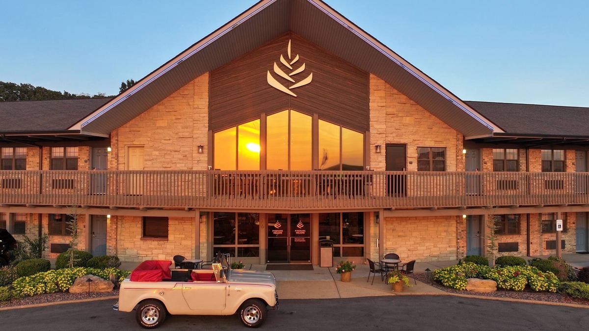 St. Clair Hotel | Pinemark Inn & Suites