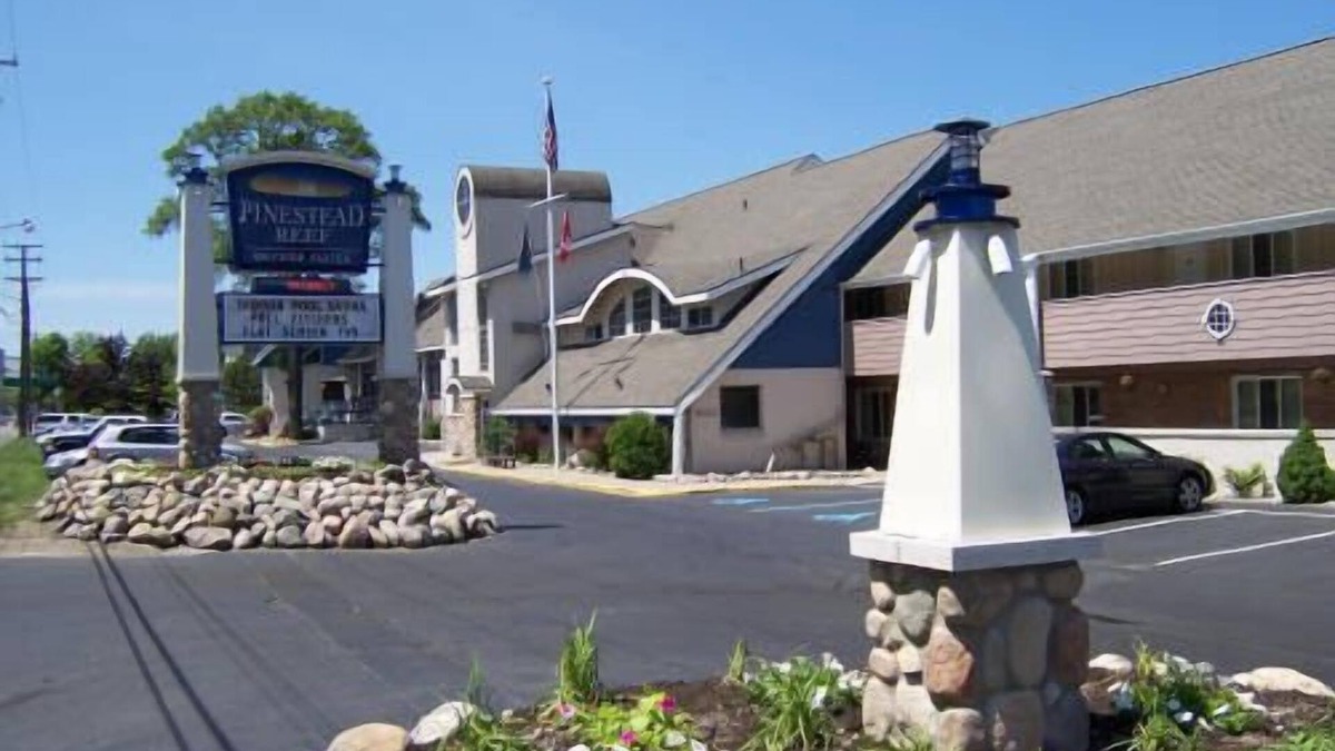 Traverse City Apartment | Pinestead Reef Resort