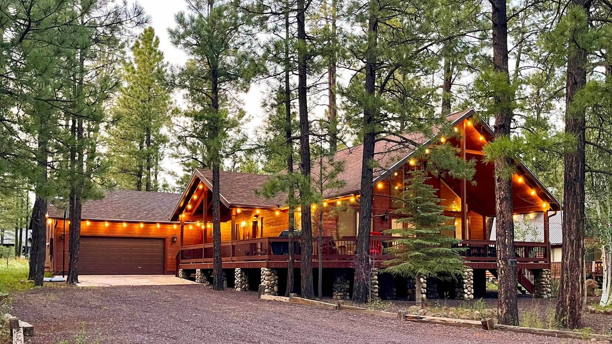 Pinetop Cottage | Pinetop Retreat w/Fire Pit & Game Room!