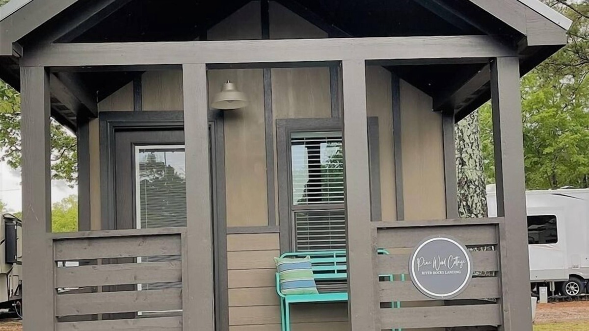 Gadsden Cottage | Pinewood Cottage at River Rocks Landing