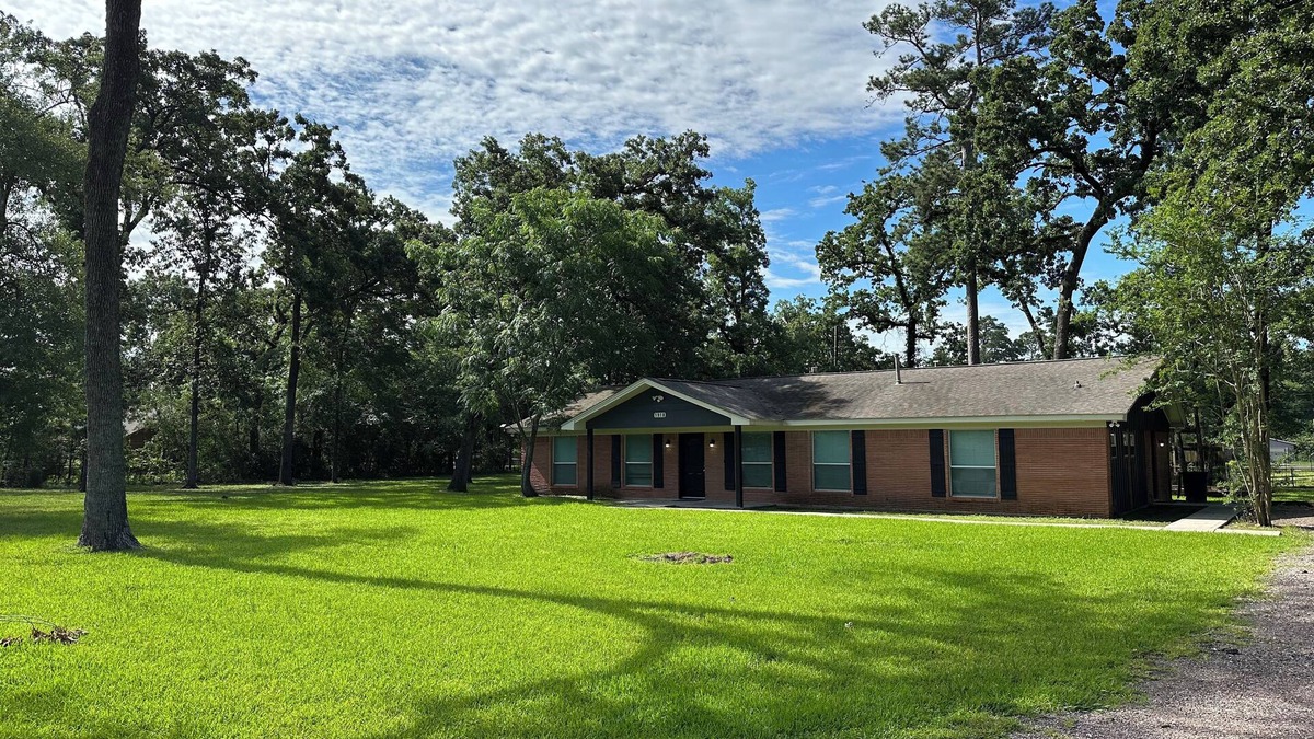 Spring House | Pinewoods Hideaway – Quiet Comfort Near It All