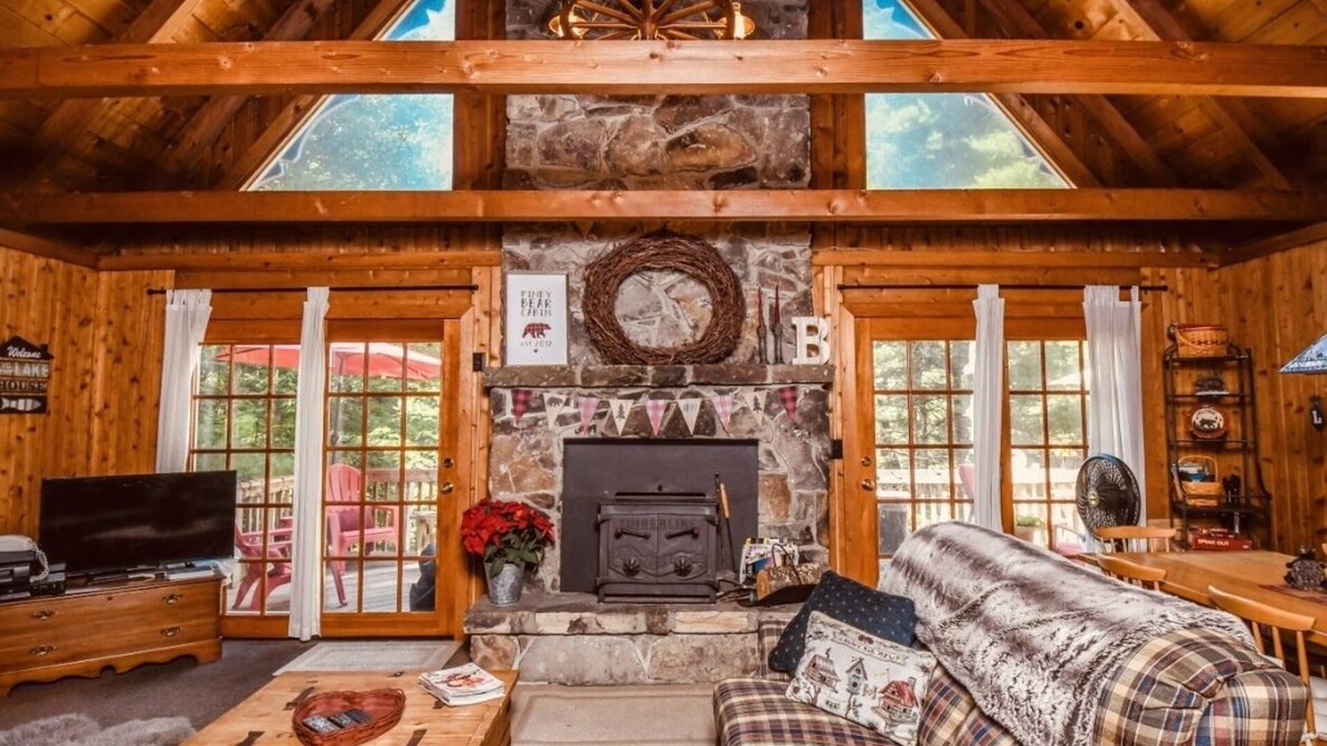 Sky Valley Cabin | Piney Bear Cabin in Deep Creek Lake, MD - DOG FRIENDLY