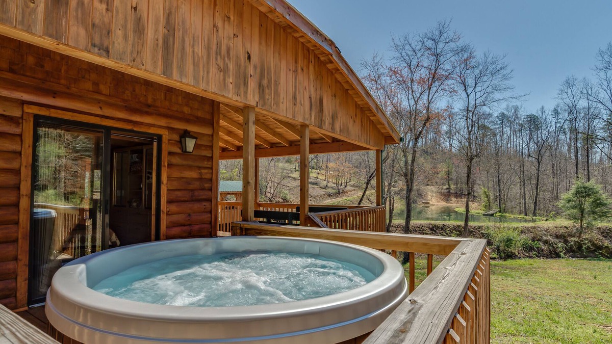 Rutherfordton Cabin | Piney Knob Cabin 15 Min To Lake Lure - 30 Min To Tiec - Hot Tub - Stocked Pond