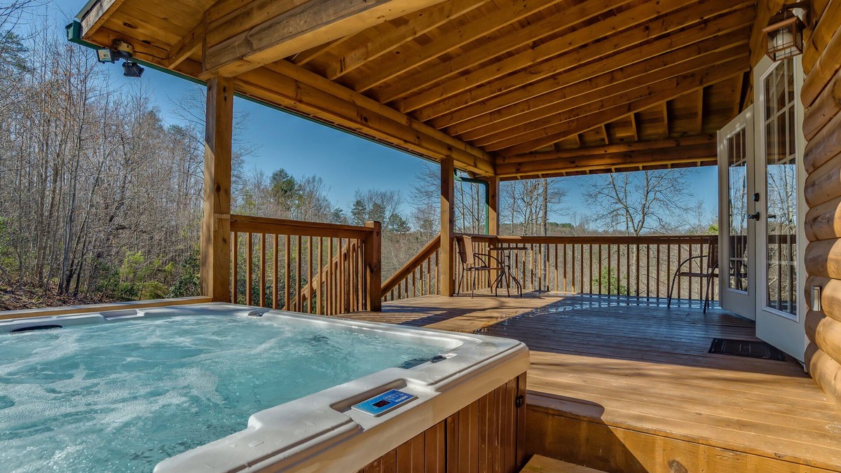 Rutherfordton Cabin | Piney Knob Lodge-15 Min to Lake Lure-30 Min to TIEC-Hot Tub -Stocked Pond-Creek