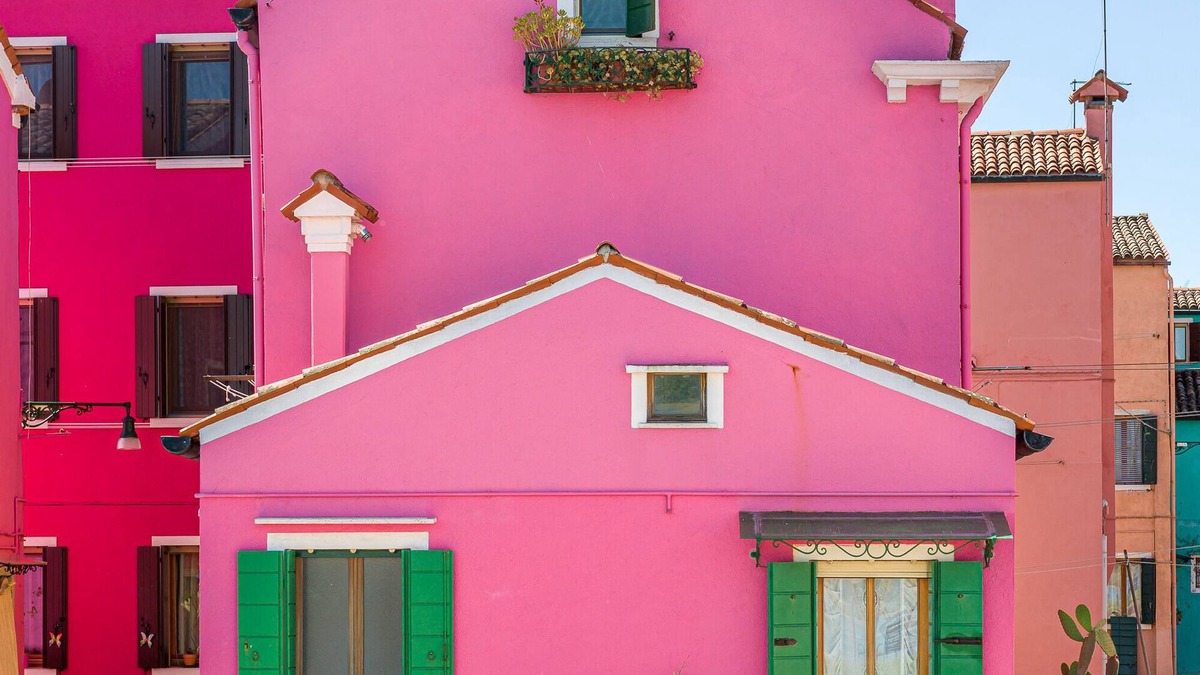 Burano House | Pink artist's house on the edge of the lagoon, overlooking Torcello and the Alps.
