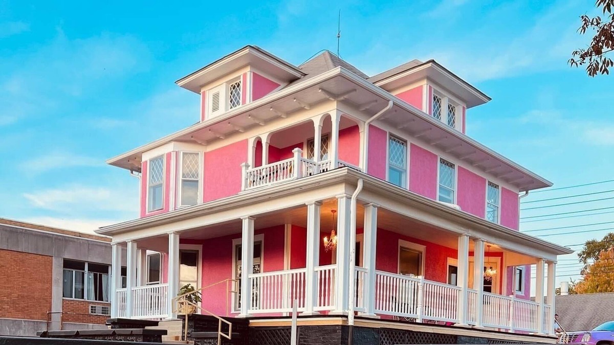 Seymour House | Pink Castle Babe’cation of Indiana