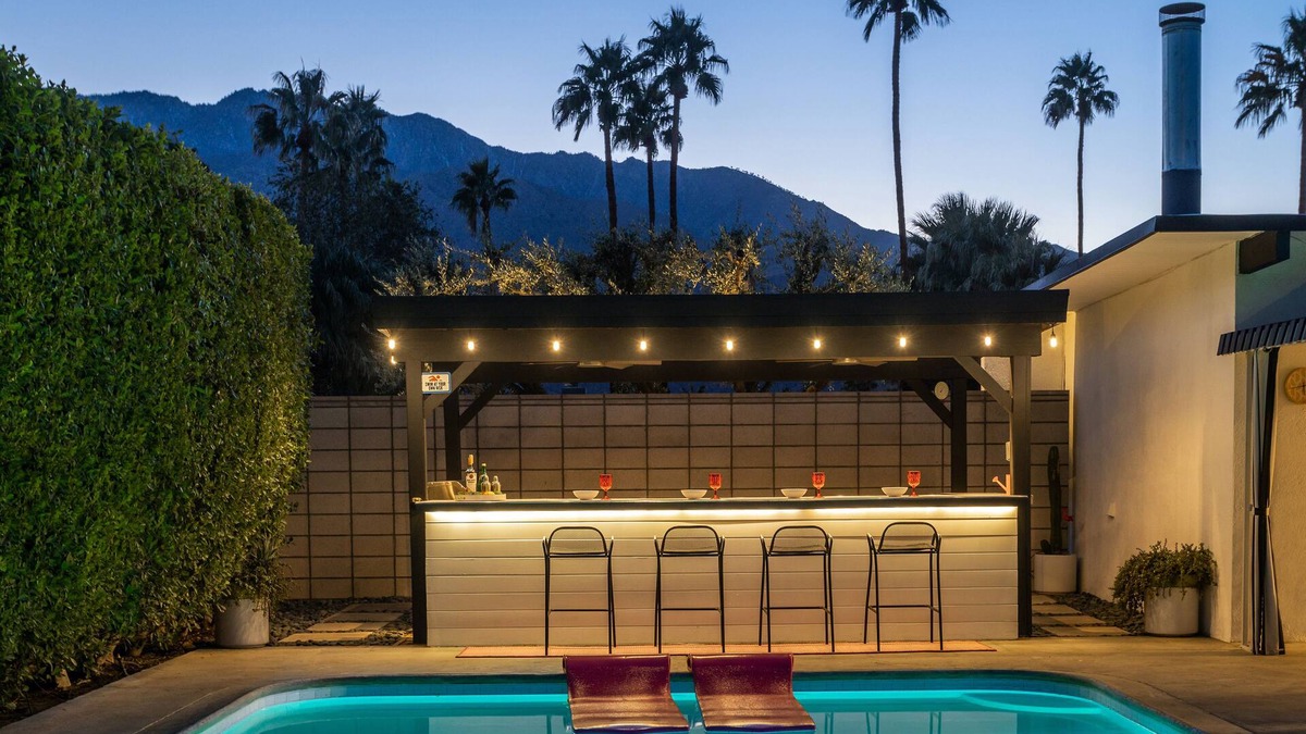 Palm Springs House | Pink Door Guest House - Fabulous Poolside Bar!