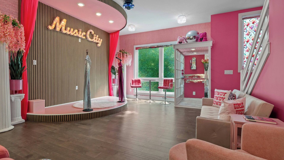 Nashville Apartment | Pink Honky-Tonk – Nashville’s ultimate Barbiecore getaway!