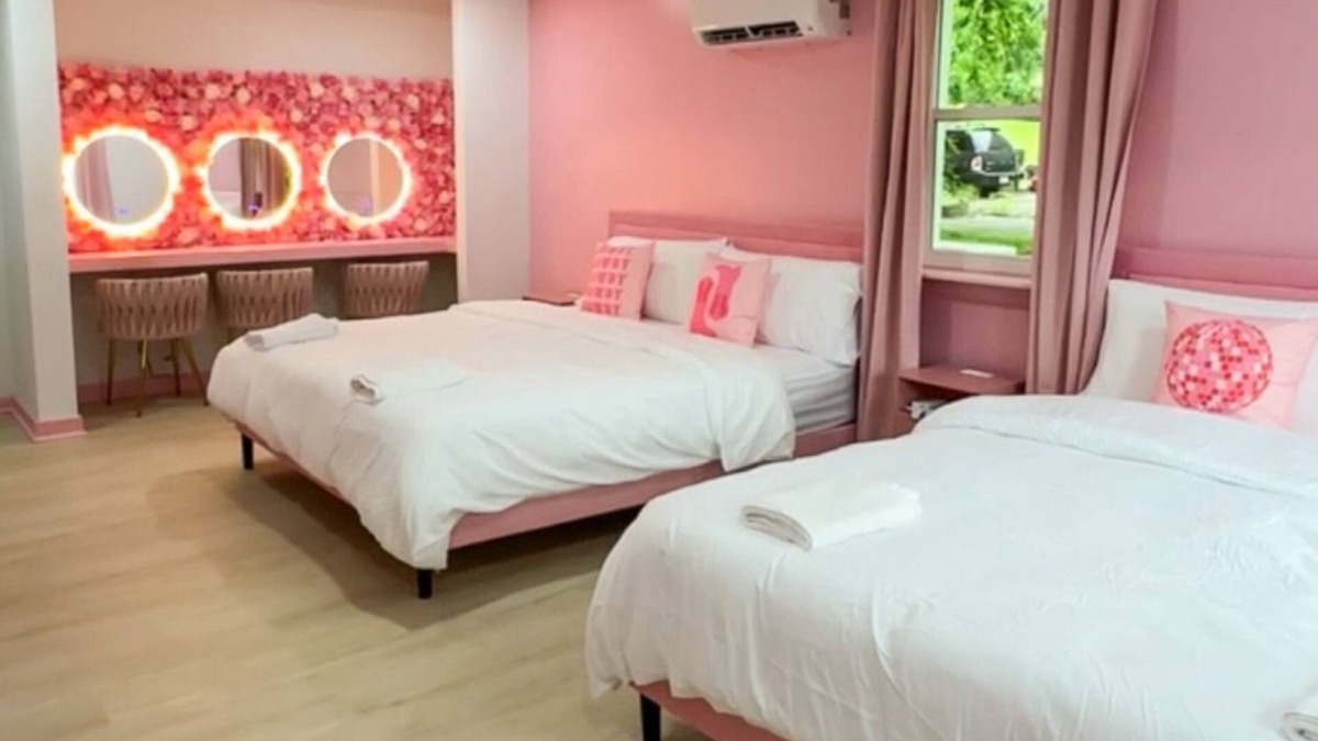 Dickerson Road House | Pink Nashville Cottage Girls' Trip, 12 Min to DT