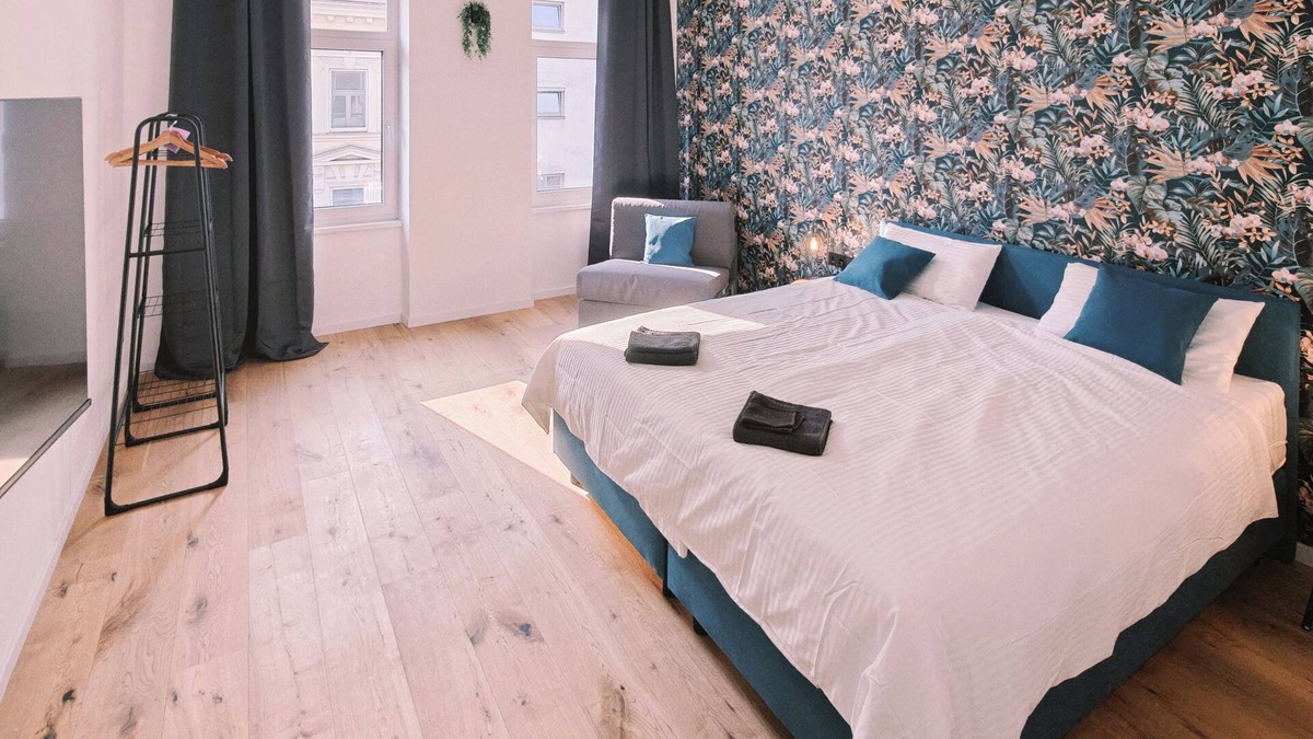 Favoriten Apartment | Pink Orchid 3 Min to Metro U1 + Free Parking