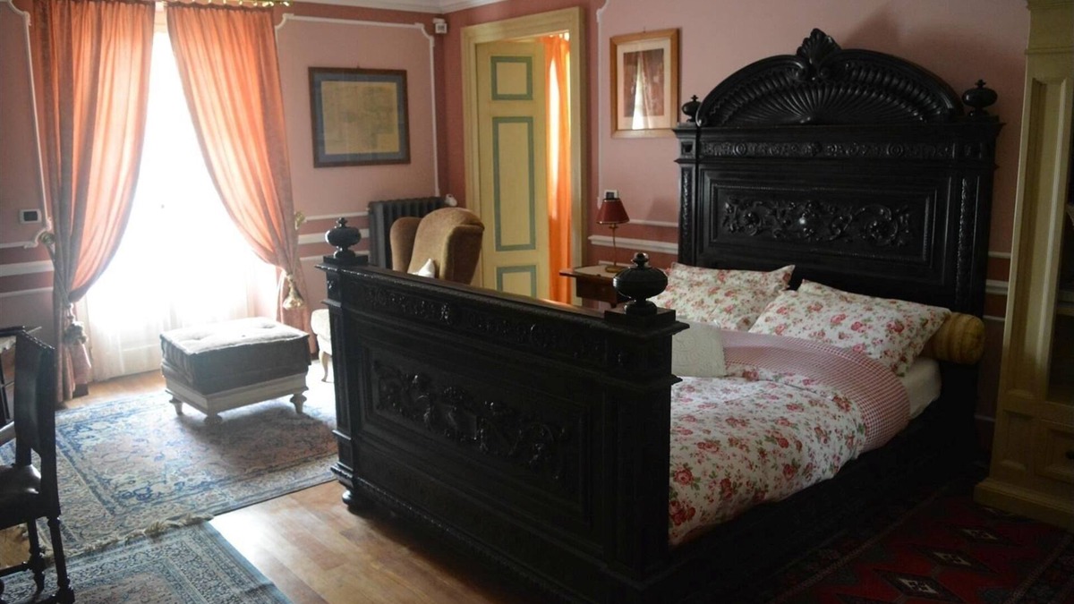 Piossasco Bed & Breakfast | Pink room at Villa Mirano Bed and BreakFast Piossasco - Turin - Piedmont