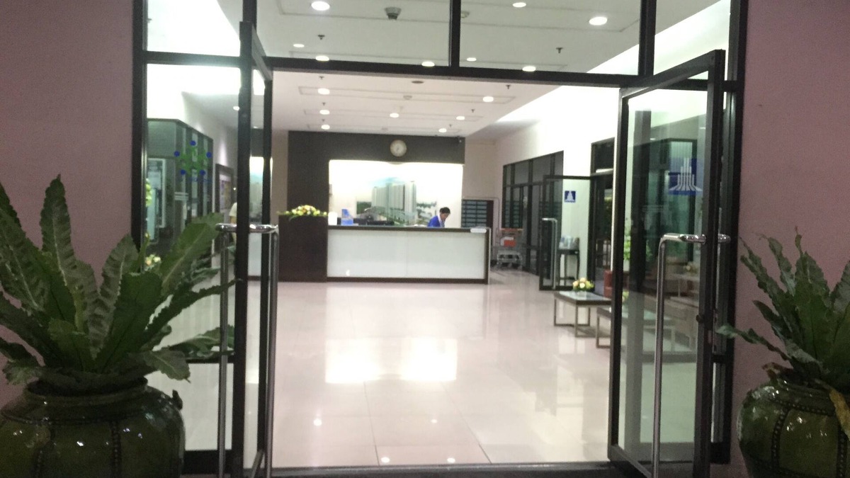 Arun Amarin Condo | PinKhao Modern High Floor, 1 BR condo near Khaosan Road, royal temple