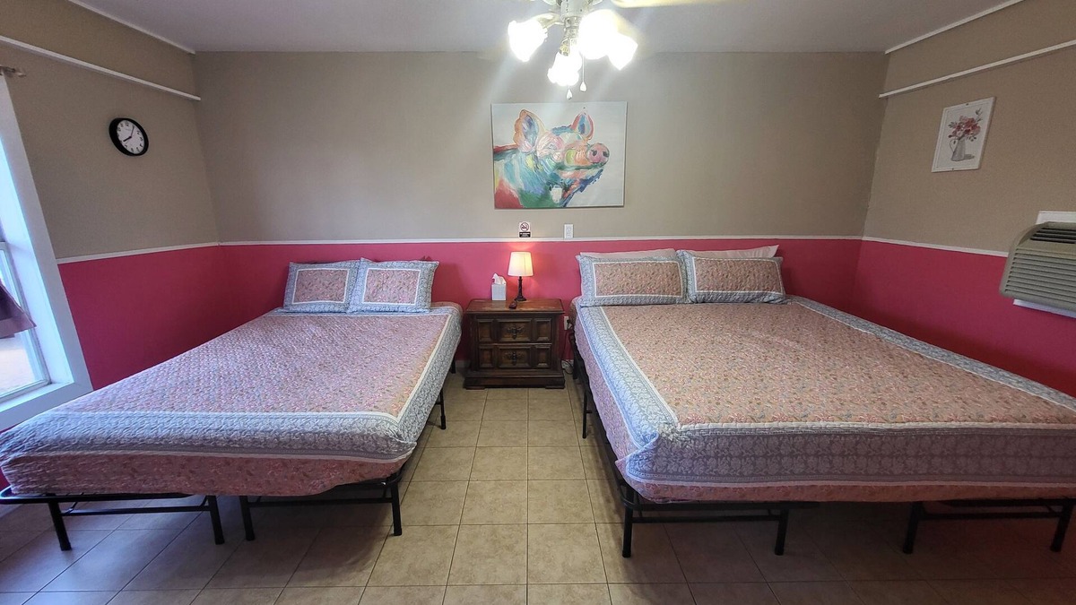 Buchanan Dam Cabin | PINKIE PIE SUITE AT THE HCLnWELCOMES ALL