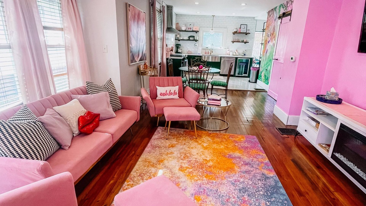 Altoona House | Pinky’s Cottage-central location,fullnKitchen, fun theme!