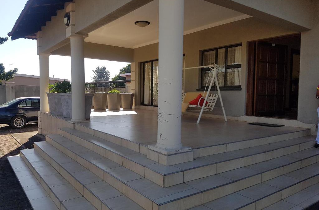 Manzini House | Pinkyzo Sweet 3 Bedroom Home Villa