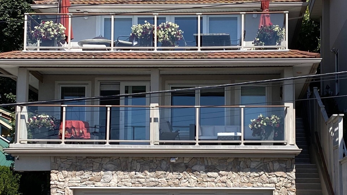 White Rock House | Pinnacle Sea Vistas is Spotless and Welcoming