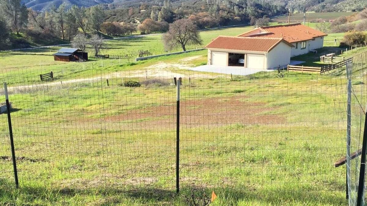 Paicines House | Pinnacles Ranch - Closest to the Park (2 miles to East Entrance)