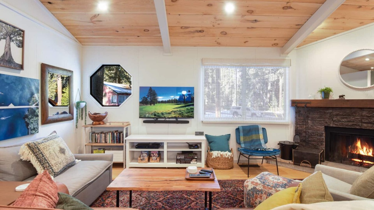 Tahoe Vista House | Pino Point | Steps to Tahoe Beaches