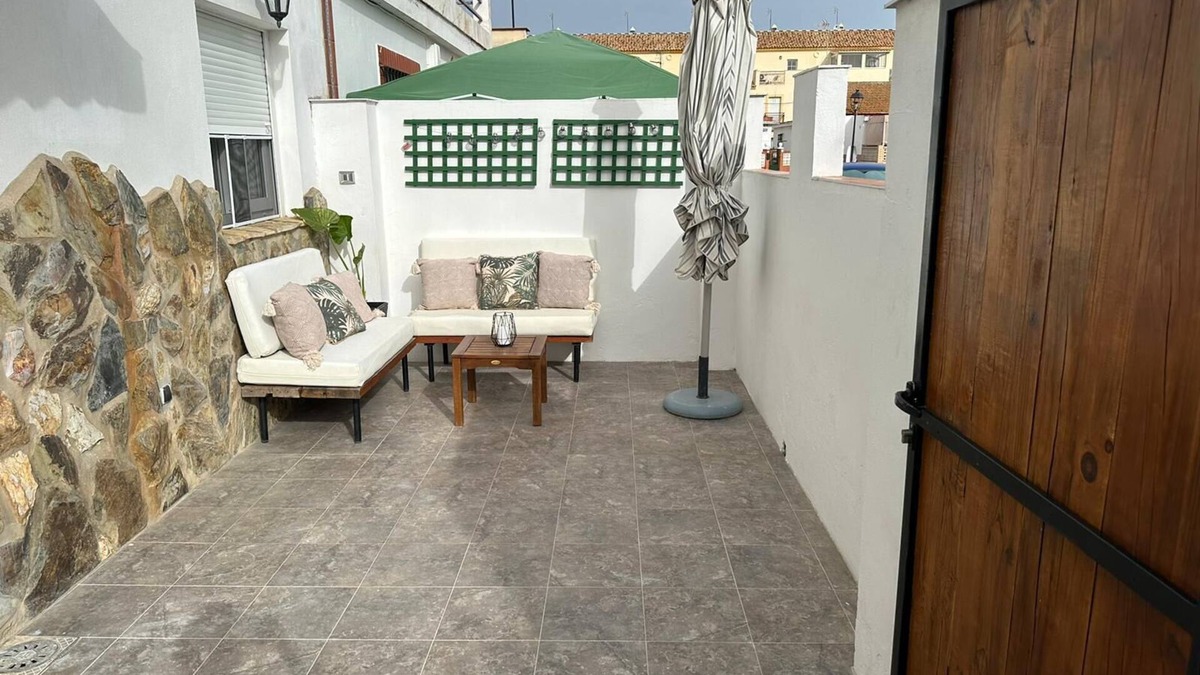 Corrales House | PinosdelMar. 10 minutes from the beach and 5 minutes from the city center! With parking