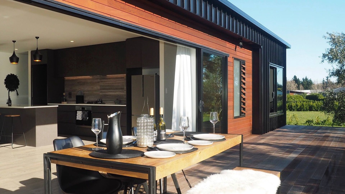 Martinborough Cottage | Pinot Longbox - Martinborough Holiday Home