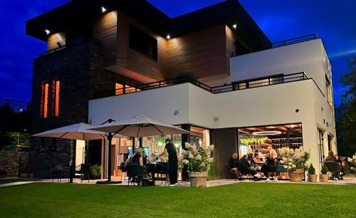 Nove Mesto nad Metuji House | Pinot Noir Apartments & Wine Bar