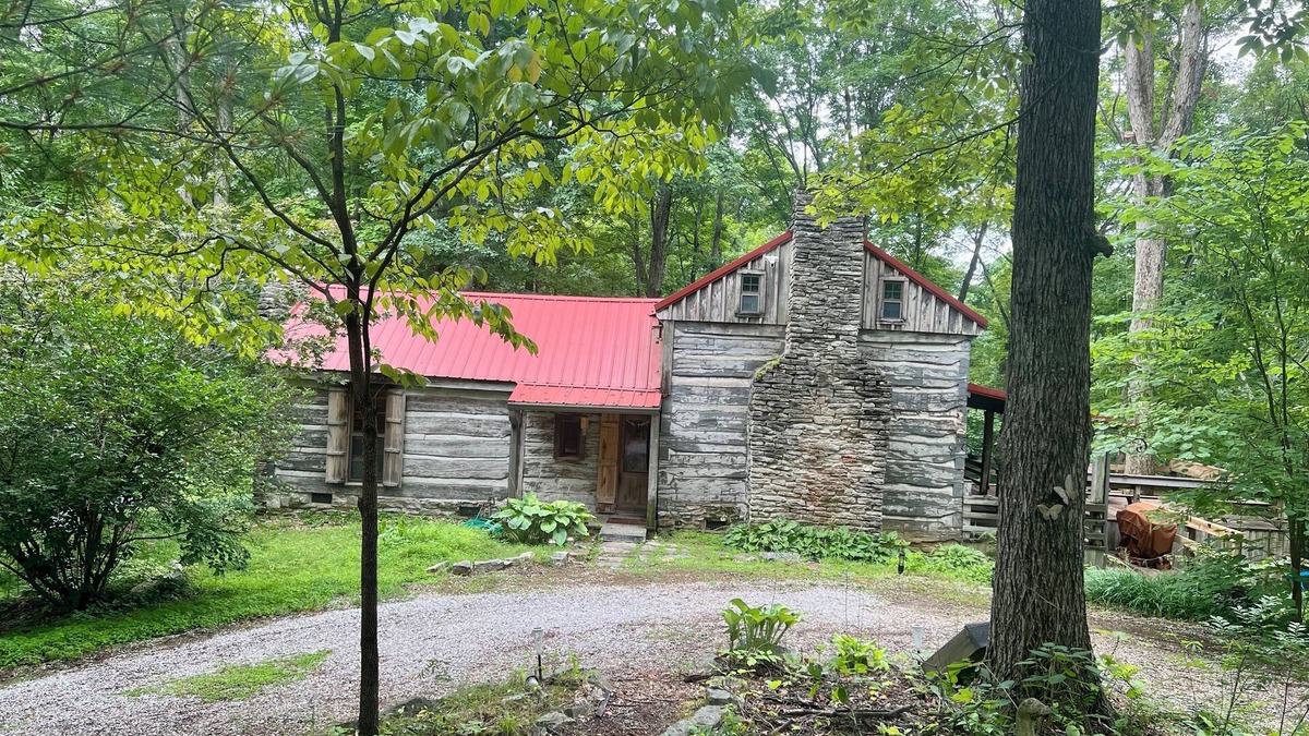 Poland Cabin | Pioneer Log Cabin on the Lake