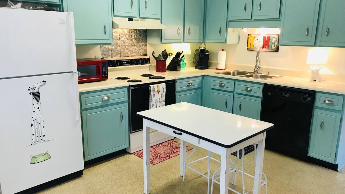 Aiken House | Piper's Flat, Cozy, Comfy & Sparkling Clean