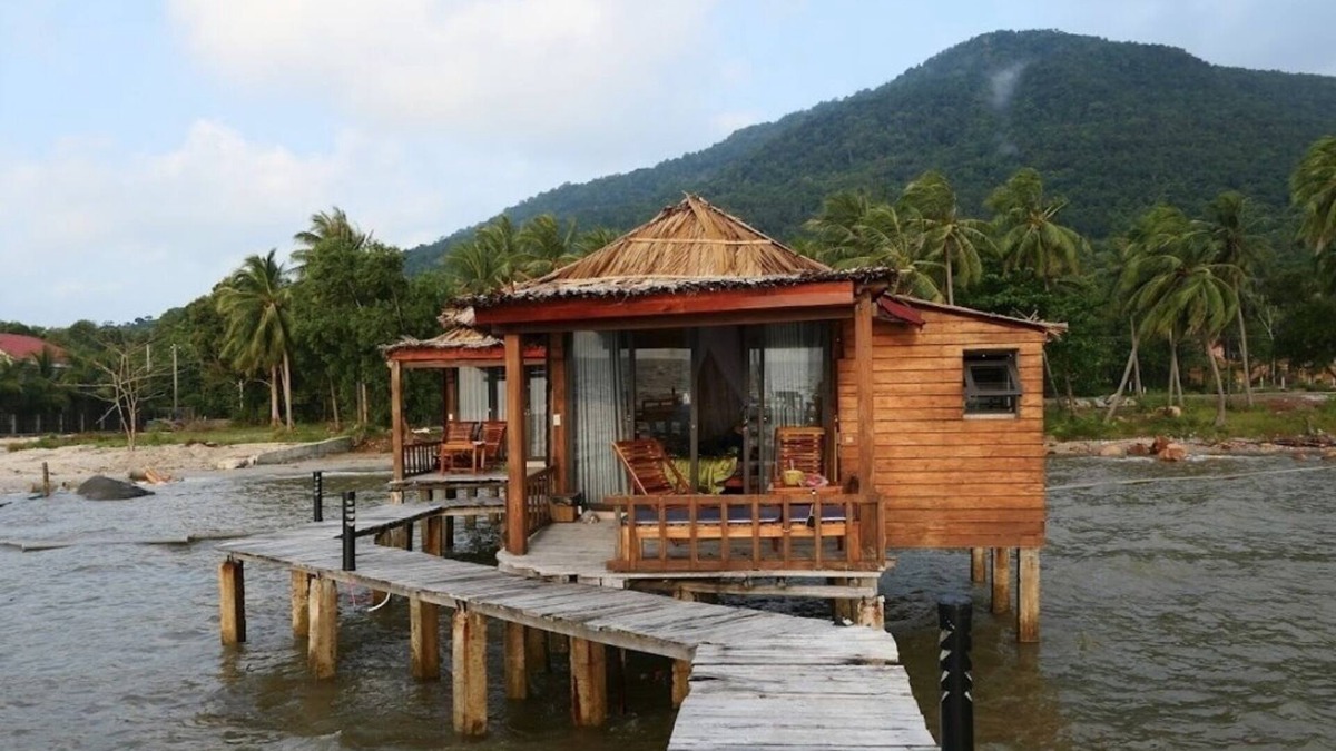 Ham Ninh Cottage | Pirate Guesthouse-private beach-Resort Access