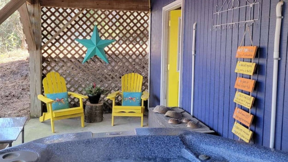 Colington Harbour Apartment | Pirate's Lair (w/hot tub!) @pirateslairobx