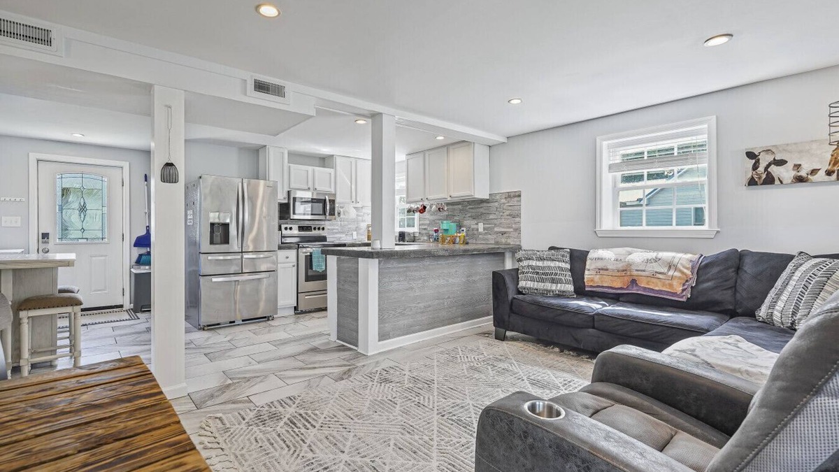 Morehead City Apartment | PirateCove has boat parking and pet friendly