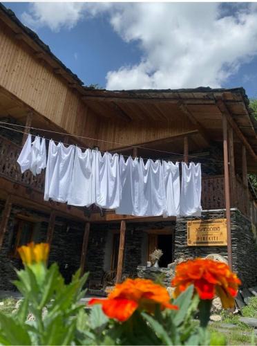 Dartlo Bed & Breakfast | Pirikiti chesho