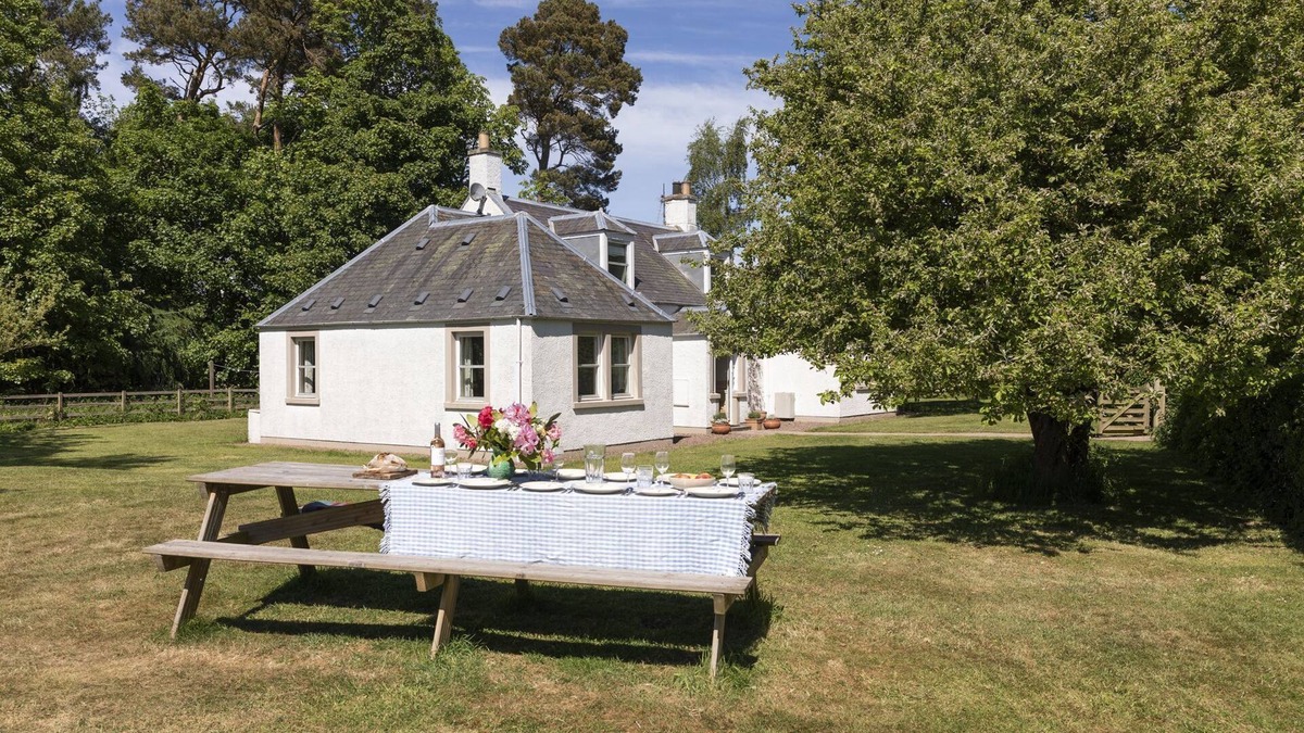 Kelso Cottage | PIRNIE COTTAGE - a charming four bedroom cottage ideal for families