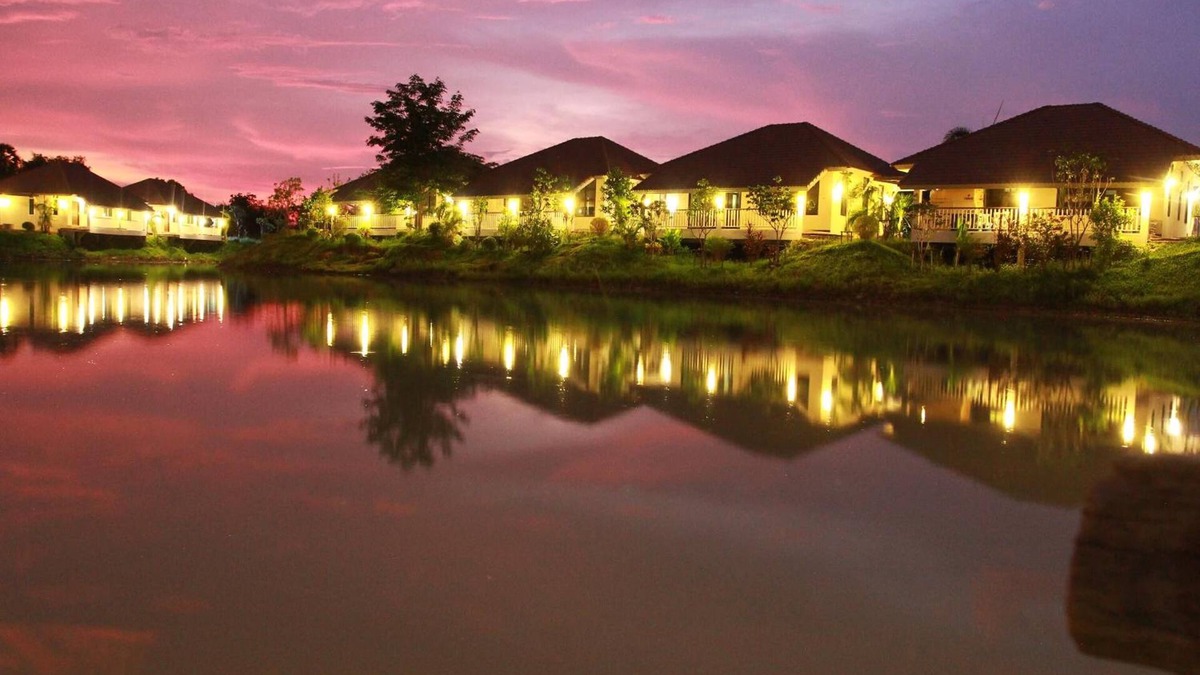 Si Maha Phot Hotel | Pirom Lake And Resort