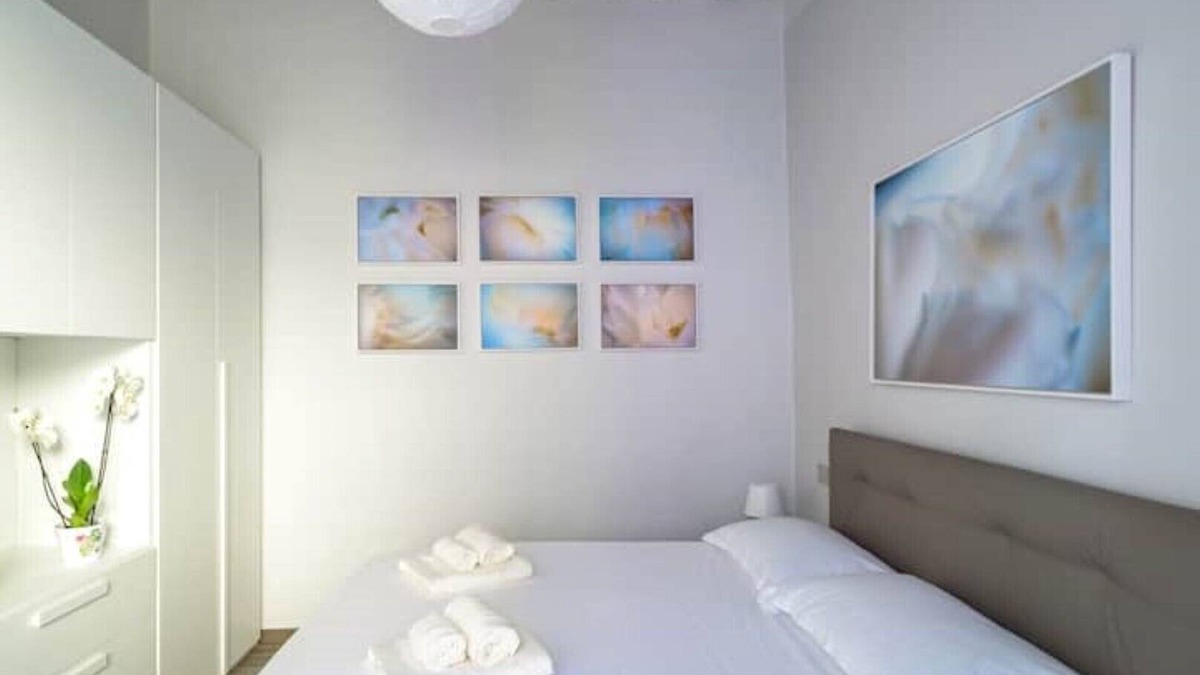 Pisa City Centre Apartment | Pisa Art Apartment - renovated, air conditioned, historic center, sleeps 4