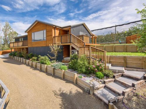 Cromwell House | Pisa View Paradise - Cromwell Holiday Home