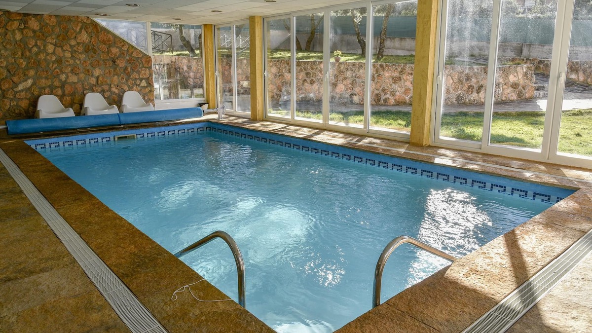 Los Angeles de San Rafael Villa | Piscina Climatizada Casa Puente Albor